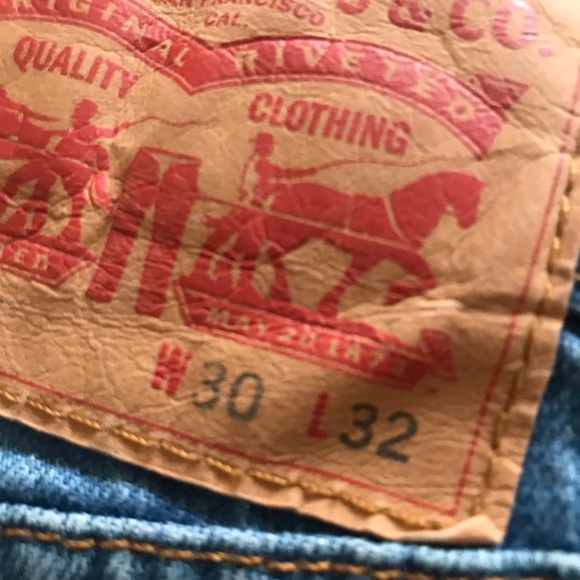 Two pairs of levis - Picture 4 of 4